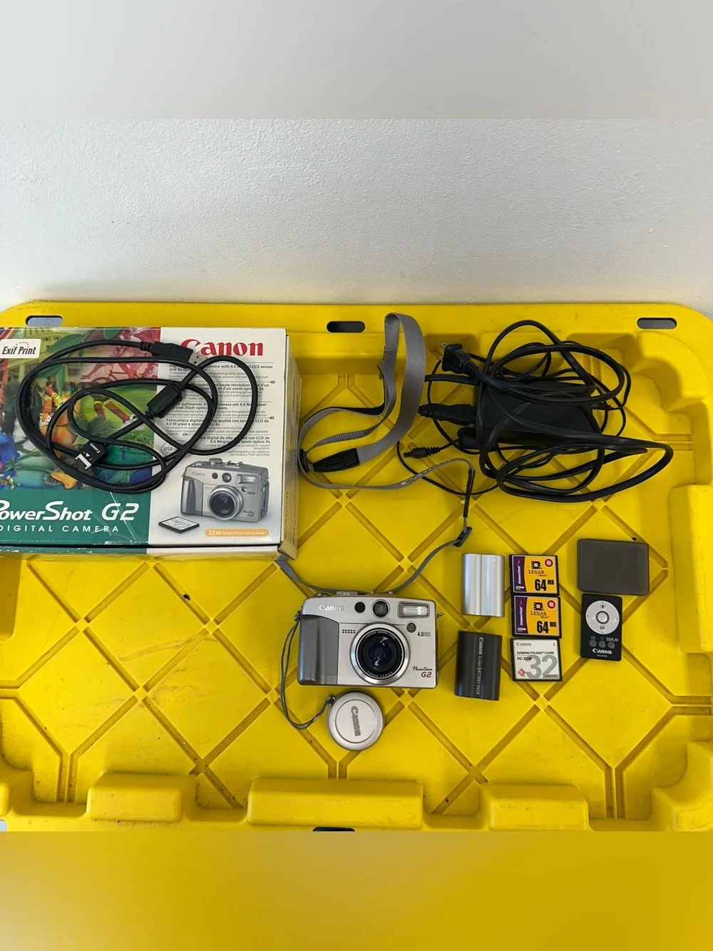 Canon PowerShot G2 4MP Digital Camera w/ Box Battery Power Cord Accessories